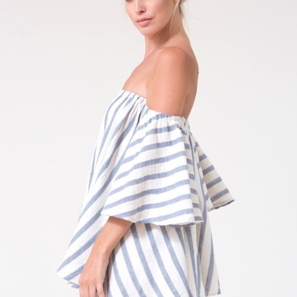 ๐Off the shoulder chambray top - Picture 3 of 4